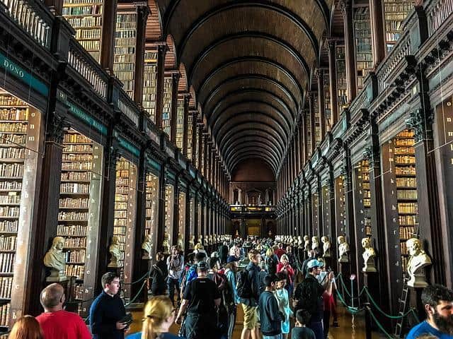 הספרייה העתיקה של טריניטי קולג' בדבלין