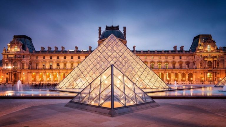 O Museu do Louvre em Paris