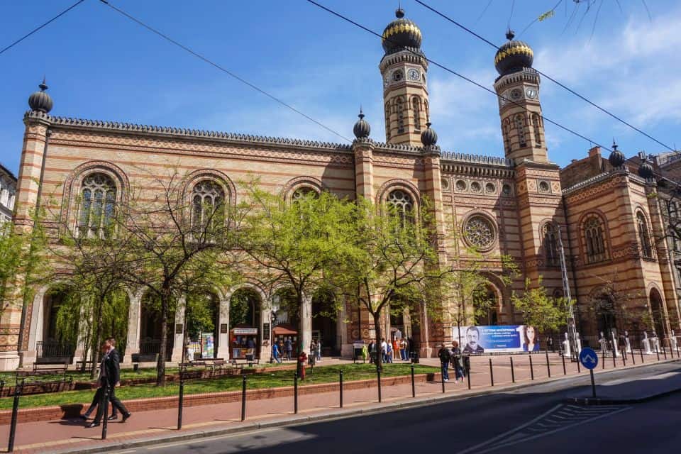 Edifício da sinagoga ou templo judaico com local de culto