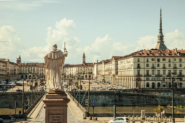 חופשה בטורינו מציעה שילוב מענג של היסטוריה עשירה, אטרקציות תרבותיות ותענוגות קולינריים