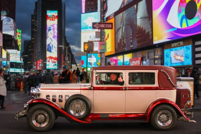 NYC: Highlights of Manhattan Tour in a Classic Car