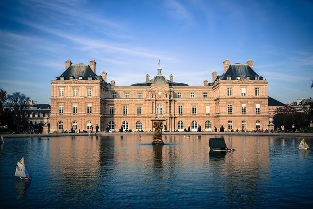 Hotel con piscina a Parigi