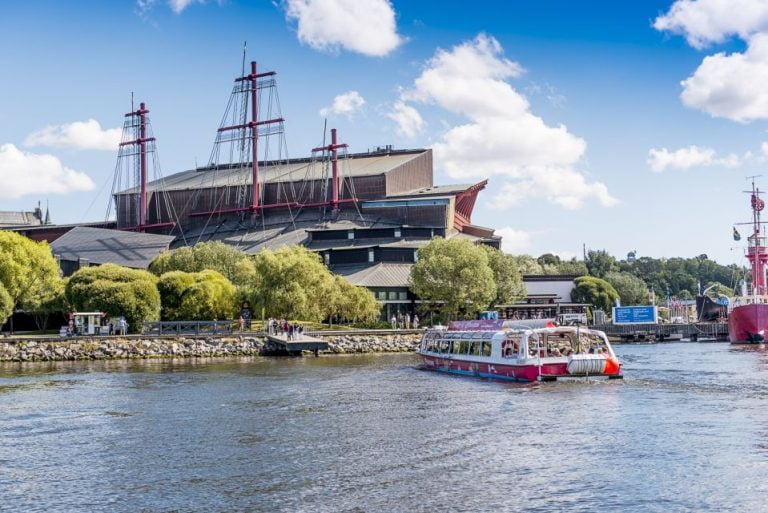 Stockholm: Royal Bridges and Canal Cruise