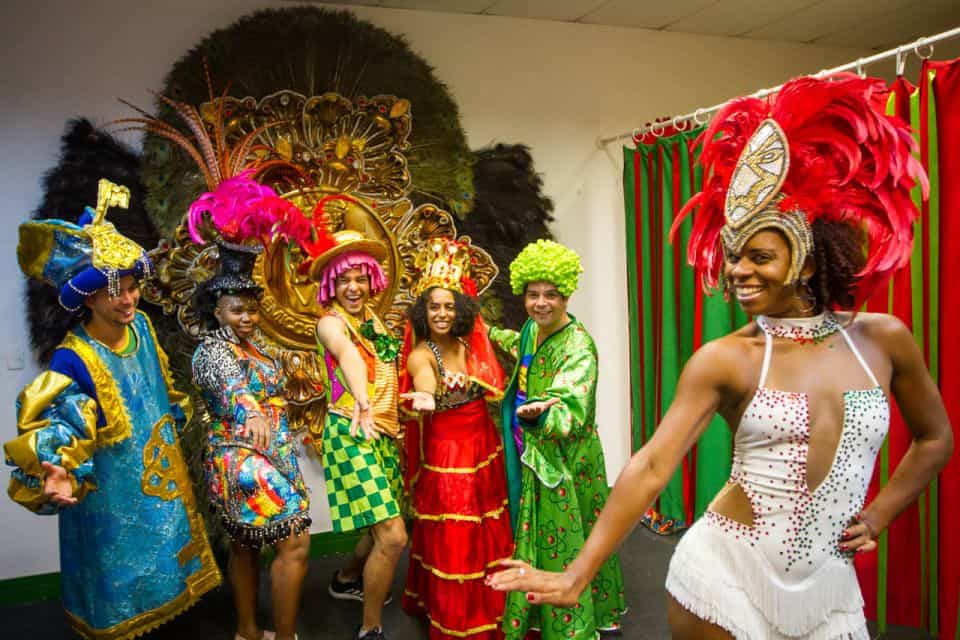 Costumes pour le carnaval de Rio de Janeiro - Billets pour le carnaval de  Rio