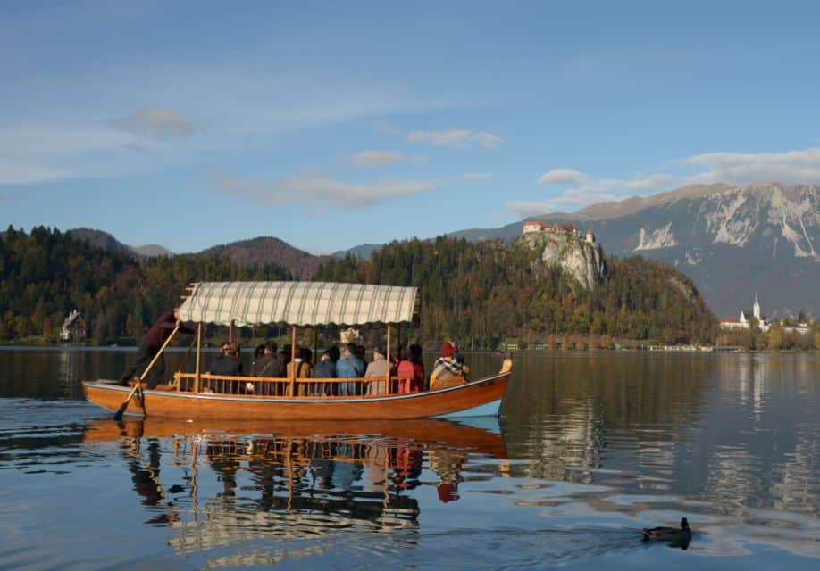 From Ljubljana: Lake Bled Boat Ride & Castle Guided Day Trip