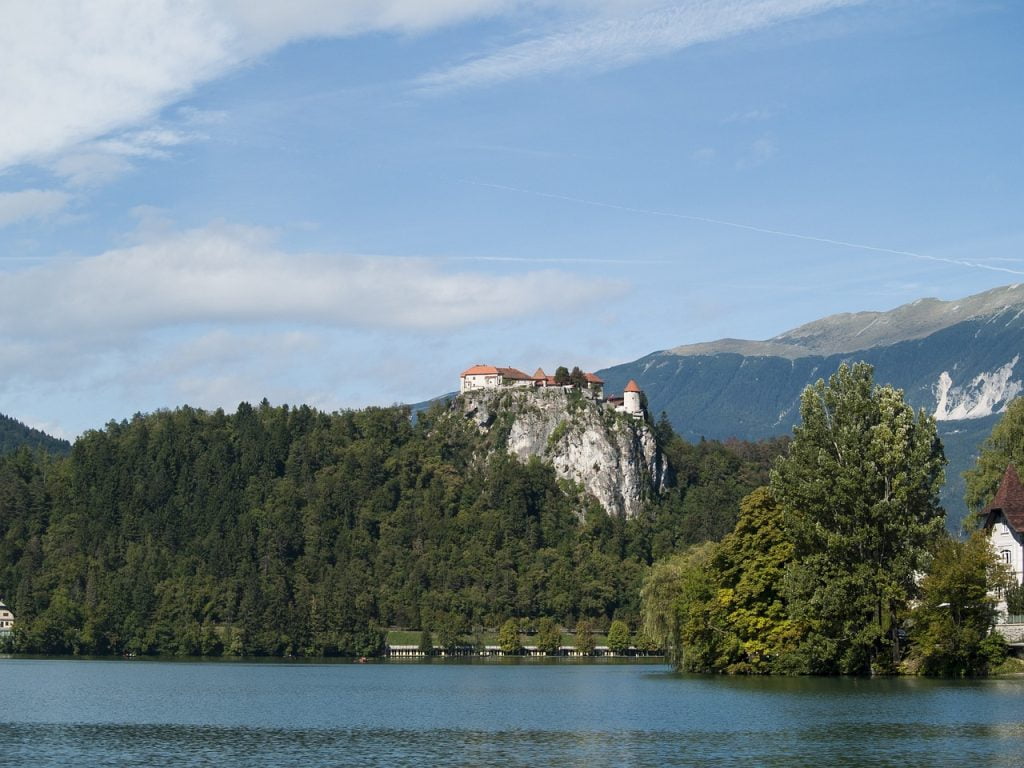 From Ljubljana: Lake Bled Boat Ride & Castle Guided Day Trip