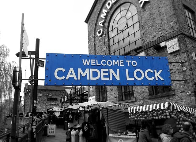 שוק קאמדן הוא אחד השווקים הבולטים והמפורסמים בלונדון, חוויה של שופינג, בילוי ופנאי