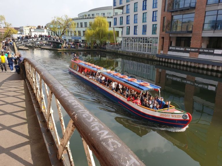 London: vožnja brodom po kanalu na prevodnici Camden