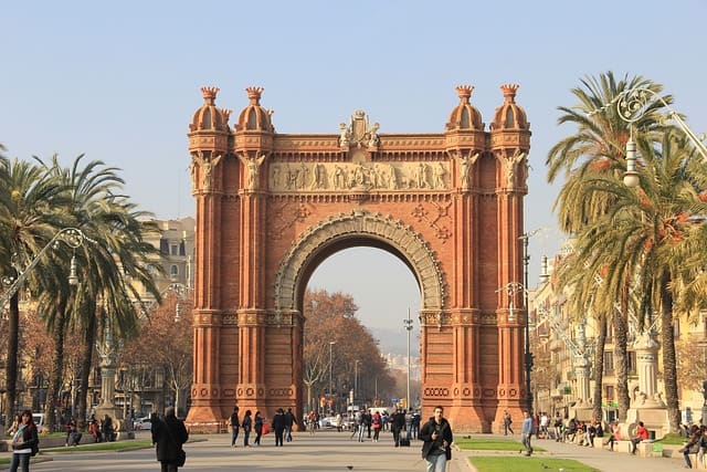 ברצלונה היא עיר עם היסטוריה עשירה ותרבות מגוונת
