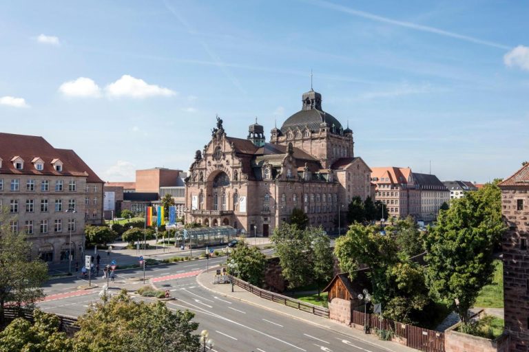 נירנברג, עיר עתיקה ויפהפייה בחבל פרנקוניה בגרמניה, היא יעד מושלם לחופשה שיקית