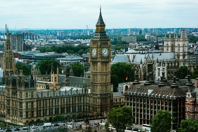 לונדון, בירת אנגליה, היא עיר היסטורית ומסקרנת, עם תרבות עשירה ותשתית מודרנית