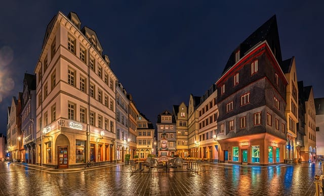 פרנקפורט היא עיר תוססת ומודרנית, עם מגוון רחב של אטרקציות תיירותיות